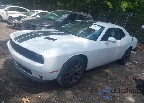 2023 Dodge Challenger Sxt z USA, uszkodzony, nr VIN 2C3CDZAG9PH597323